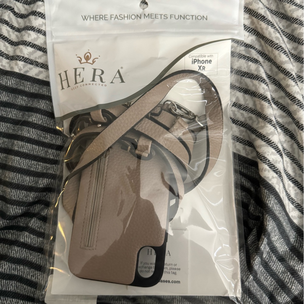 Hera iPhone XR cover crossbody option and zipper on the back